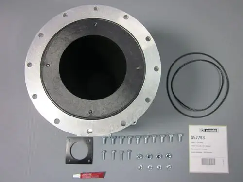 Remeha-Venturieinheit mit runder Öffnung und metallischer Umrandung, begleitet von Dichtungsring, Schrauben und einer kleinen Montageplatte.